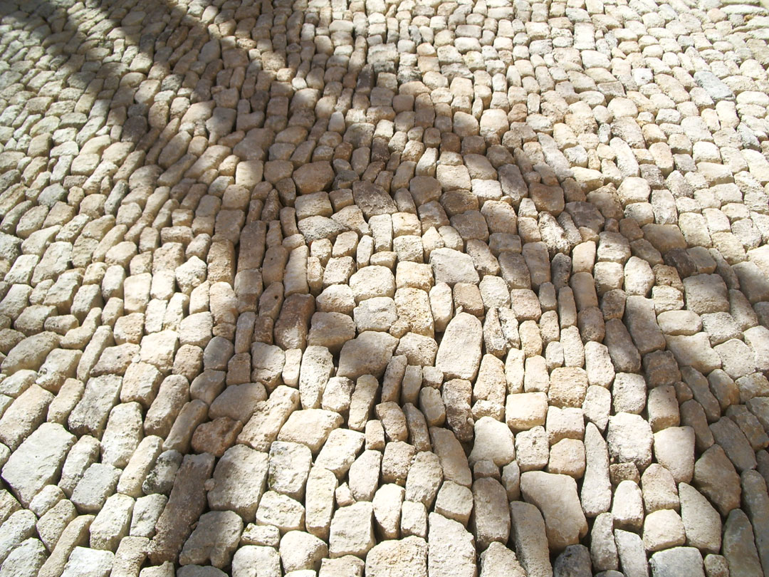 Construction et restauration des calades en pierre sèche