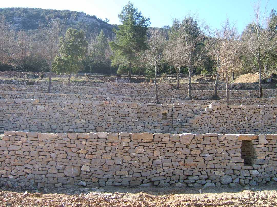 Verdon - terrasses de murs en pierre sèche